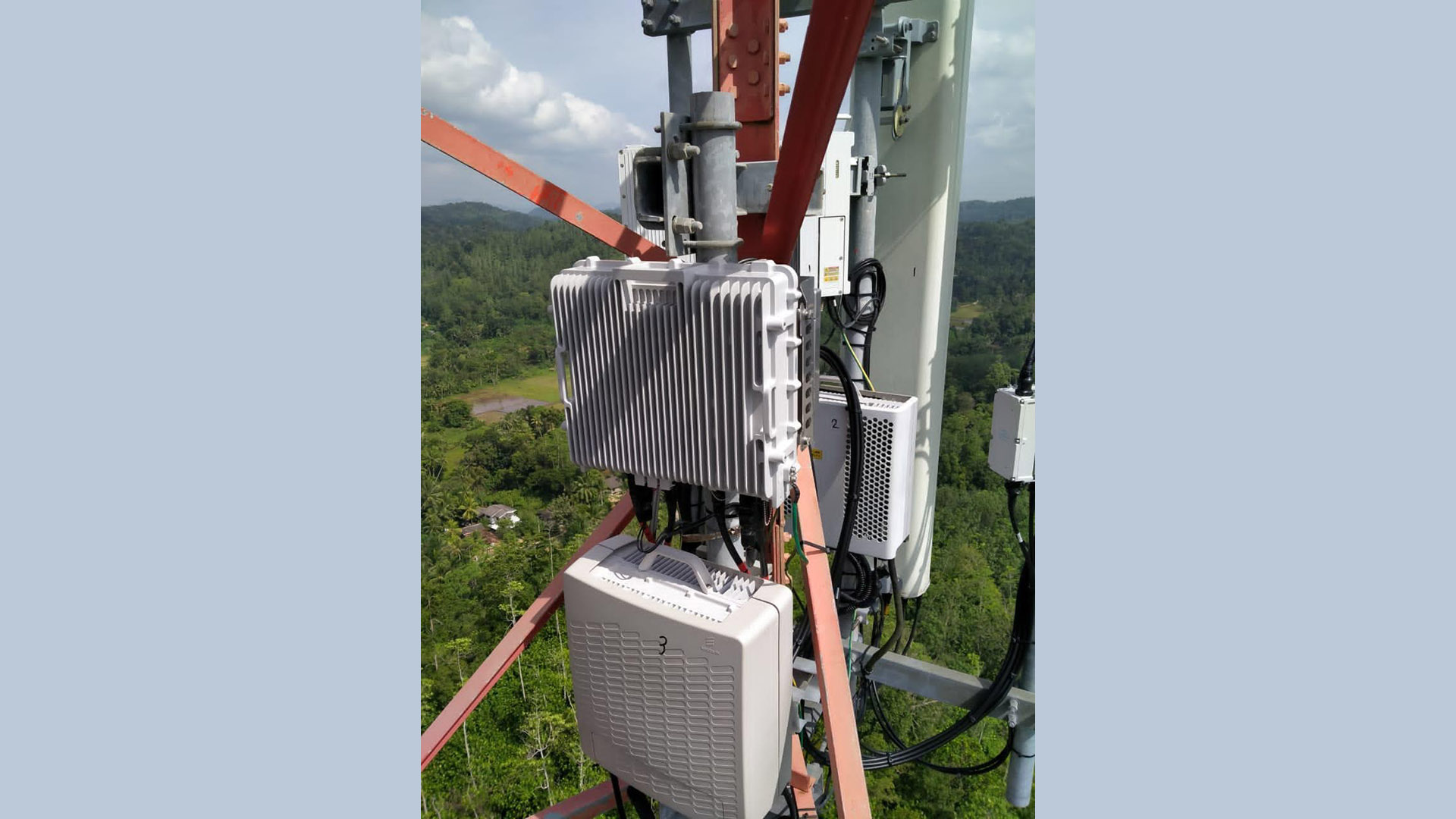 A recent Axiata trial deployment of an Evenstar RRU in Sri Lanka.